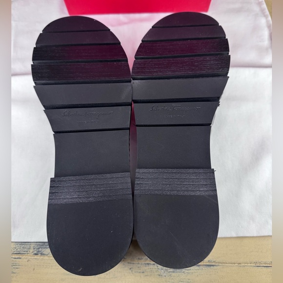 FERAGAMO Ofelia Lug Black Leather Loafers - Picture 5 of 14